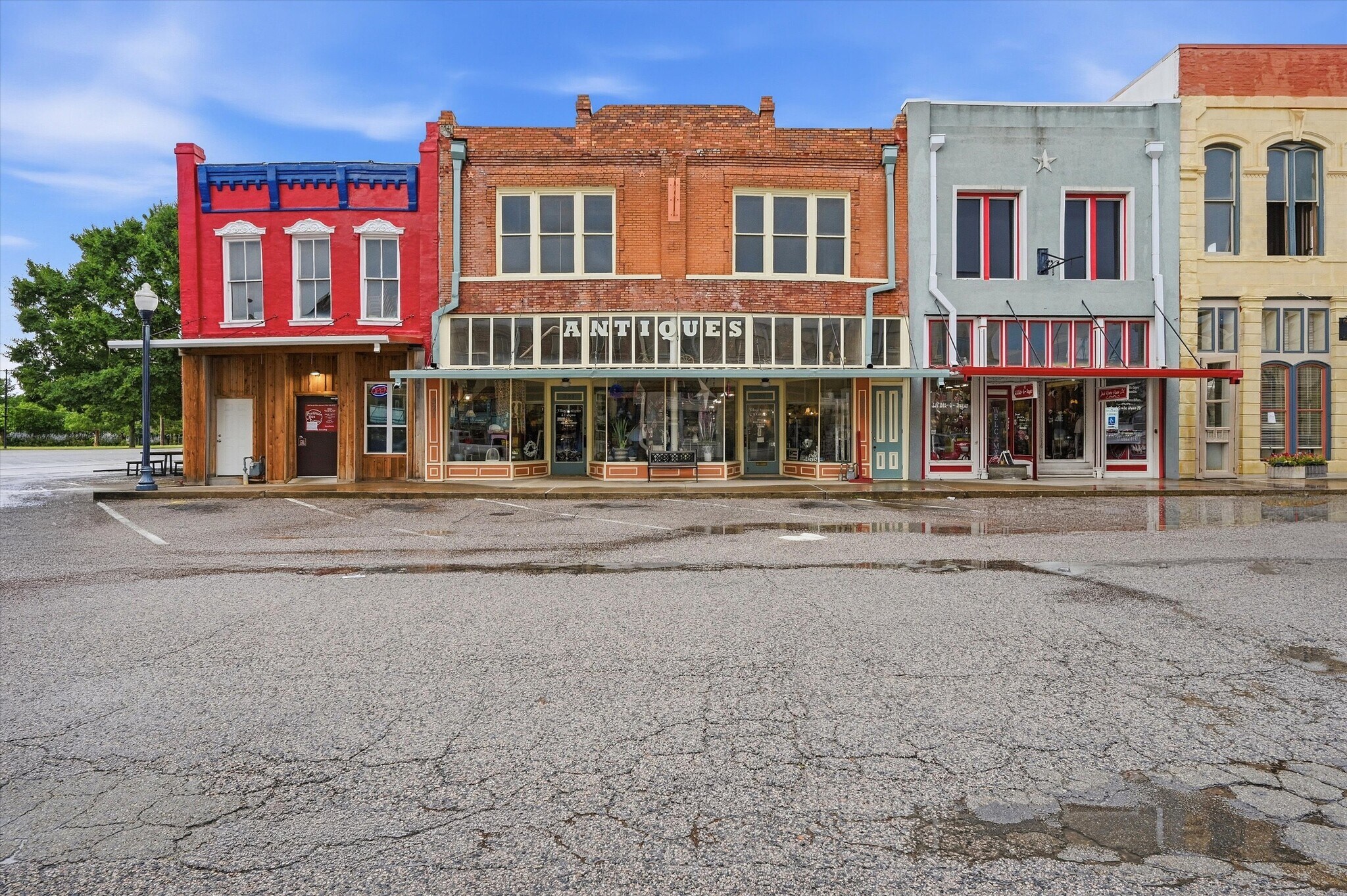 321 N Main St, Bonham, TX à vendre Photo du bâtiment- Image 1 de 30