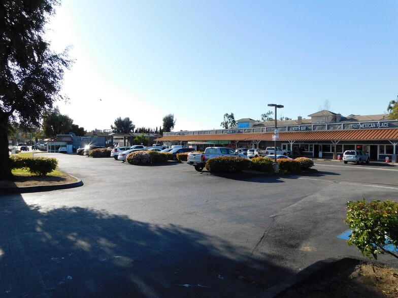 200 W El Norte Pky, Escondido, CA à louer - Photo du bâtiment - Image 3 de 30