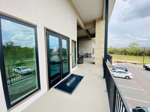 1878 Herbelin Rd, New Braunfels, TX for lease Interior Photo- Image 2 of 21