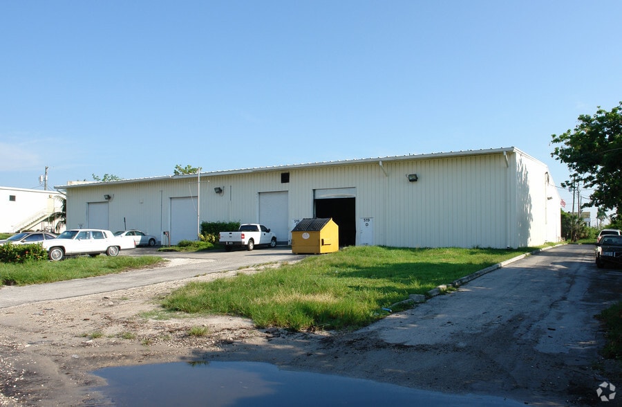 519 SE 32nd Ct, Fort Lauderdale, FL à louer - Photo du bâtiment - Image 3 de 16