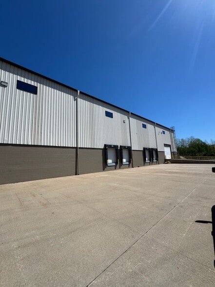 300 Lasley Ave, Wilkes-Barre, PA for lease - Building Photo - Image 3 of 12