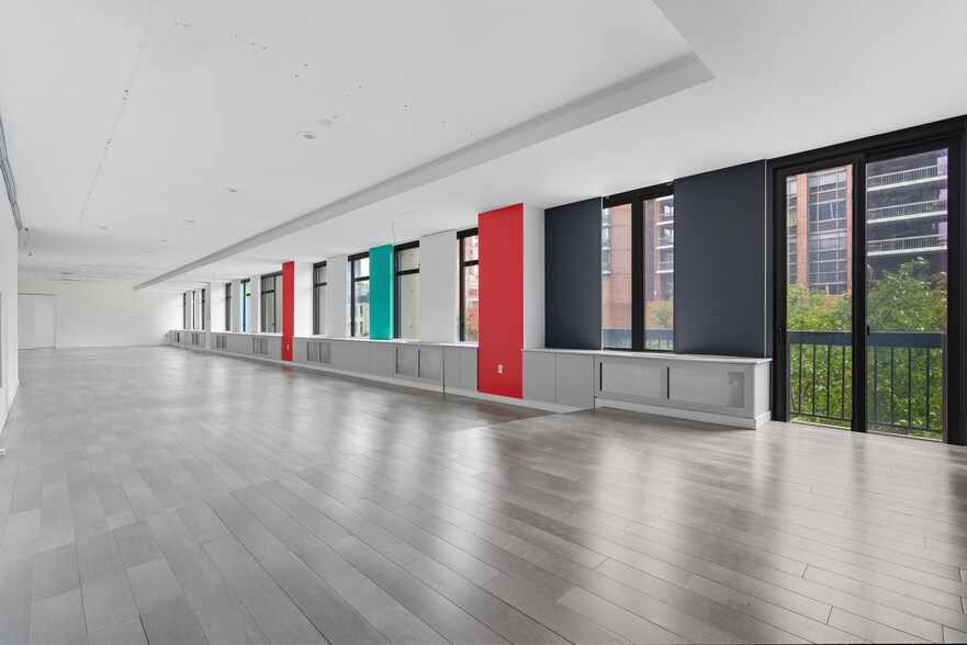 300-304 E 59th St, New York, NY à louer - Photo du bâtiment - Image 1 de 3