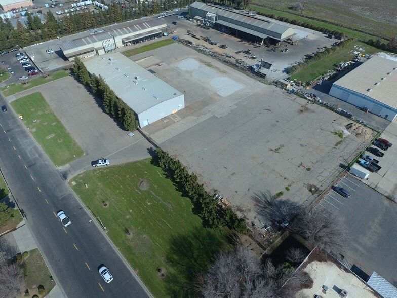 2901 Falcon Dr, Madera, CA for lease - Building Photo - Image 2 of 5