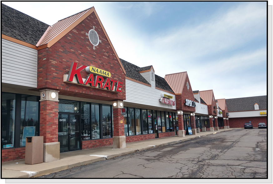 15311-15361 17 Mile Rd, Clinton Township, MI for lease - Building Photo - Image 1 of 3