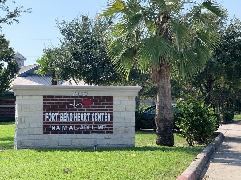 13020 Dairy Ashford Rd, Sugar Land, TX for lease - Building Photo - Image 3 of 18