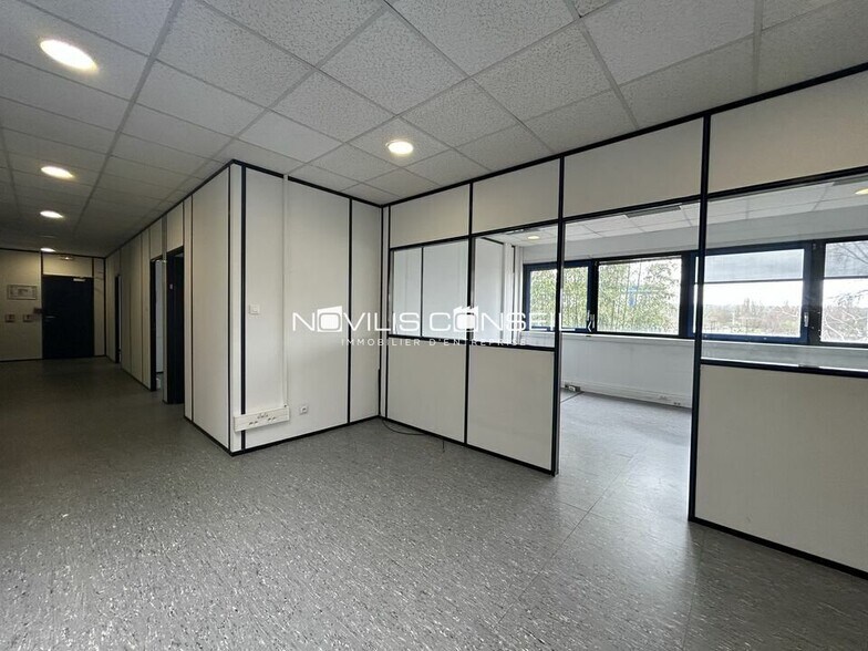 Bureau dans Labege à louer - Photo du bâtiment - Image 2 de 6
