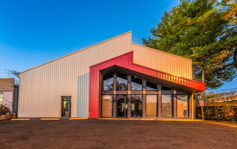 803 Laurens Rd, Greenville, SC for lease - Building Photo - Image 1 of 3