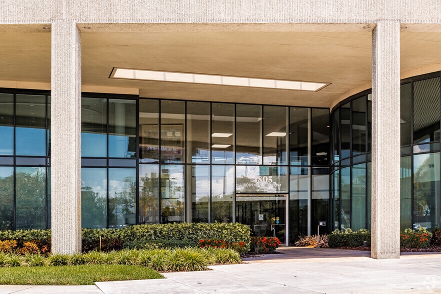 4805 Independence Pky, Tampa, FL à louer - Photo du bâtiment - Image 2 de 4
