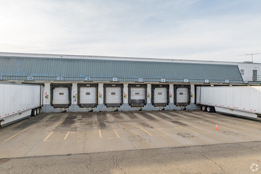 4676 Erie Ave SW, Navarre, OH à vendre - Photo du bâtiment - Image 3 de 30