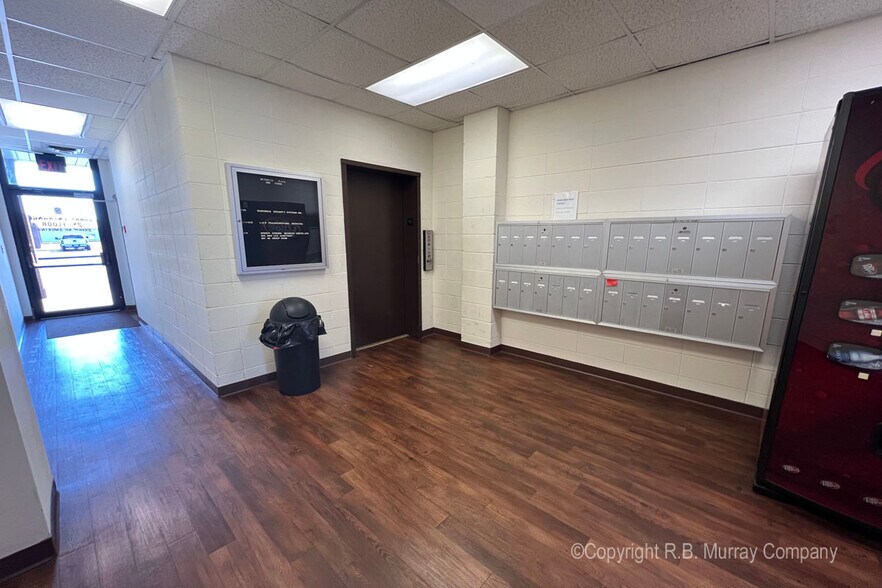 2032 E Kearney Rd, Springfield, MO à vendre - Photo du bâtiment - Image 3 de 5