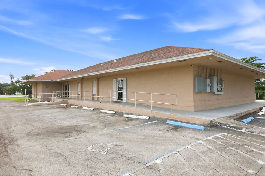 1100 S Main St, Belle Glade, FL for sale - Building Photo - Image 2 of 3