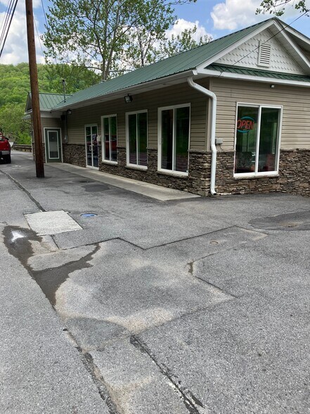 846 Hinton Bypass Byp, Hinton, WV à louer - Photo du bâtiment - Image 2 de 42