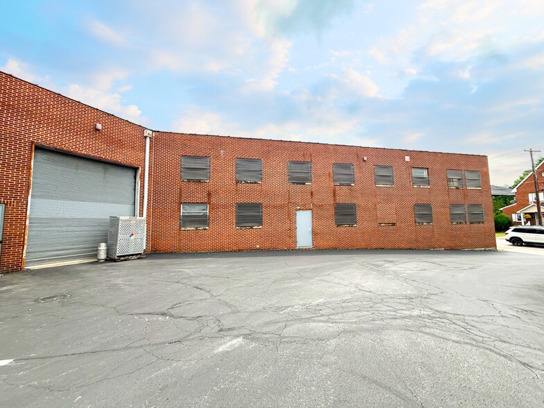 416 Pittsburgh Cir, Ellwood City, PA for lease - Building Photo - Image 2 of 16