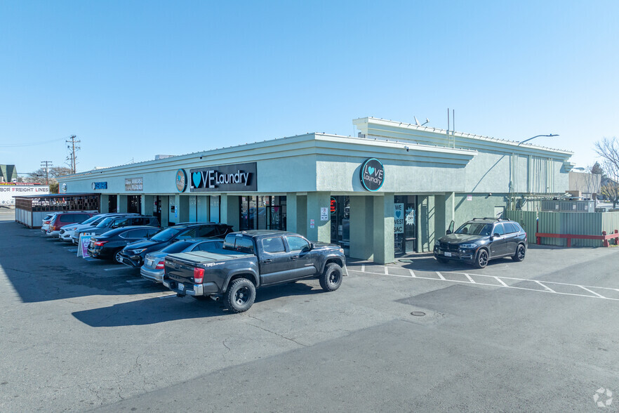 800-830 Harbor Blvd, West Sacramento, CA for lease - Primary Photo - Image 1 of 25