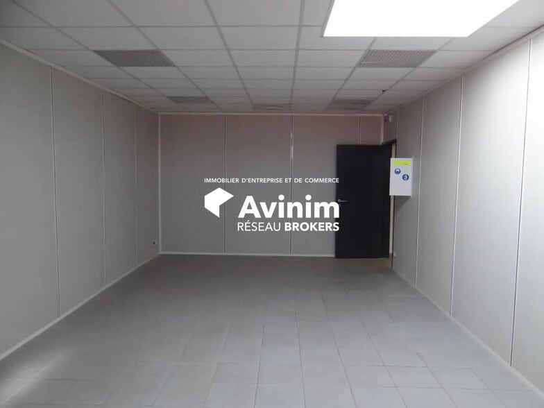 Office in Baillargues for lease - Interior Photo - Image 3 of 17