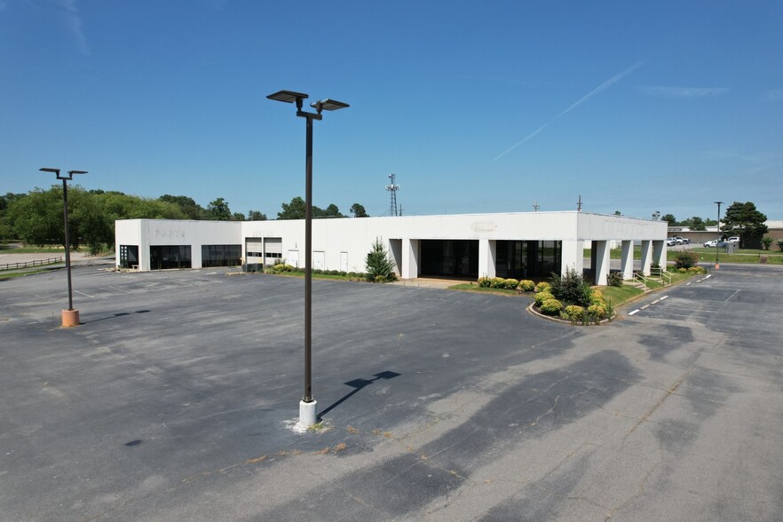 2000 E Race Ave, Searcy, AR for lease - Building Photo - Image 2 of 21