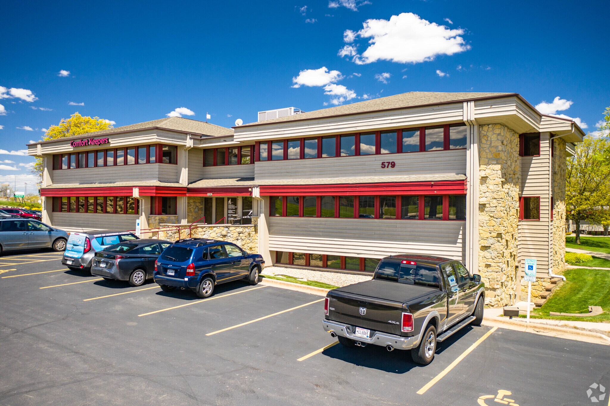 579 D'Onofrio Dr, Madison, WI for sale Primary Photo- Image 1 of 9