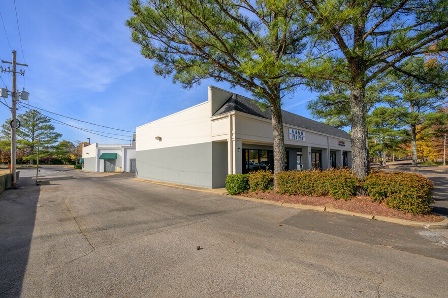 380-384 N Byhalia Rd, Collierville, TN à louer - Photo du bâtiment - Image 2 de 5