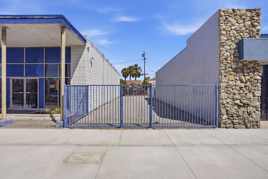 2268 Long Beach Blvd, Long Beach, CA à vendre - Photo du bâtiment - Image 2 de 44