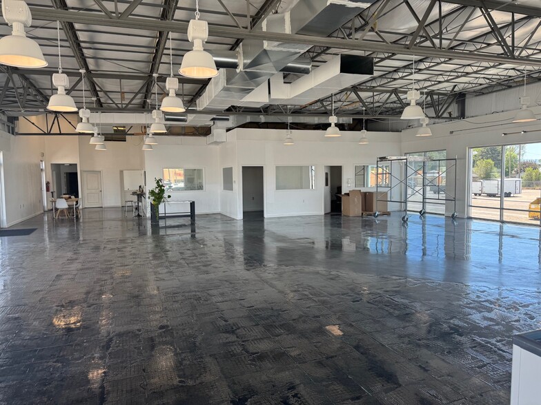 540 N Emerson Ave, Idaho Falls, ID for sale - Interior Photo - Image 3 of 10