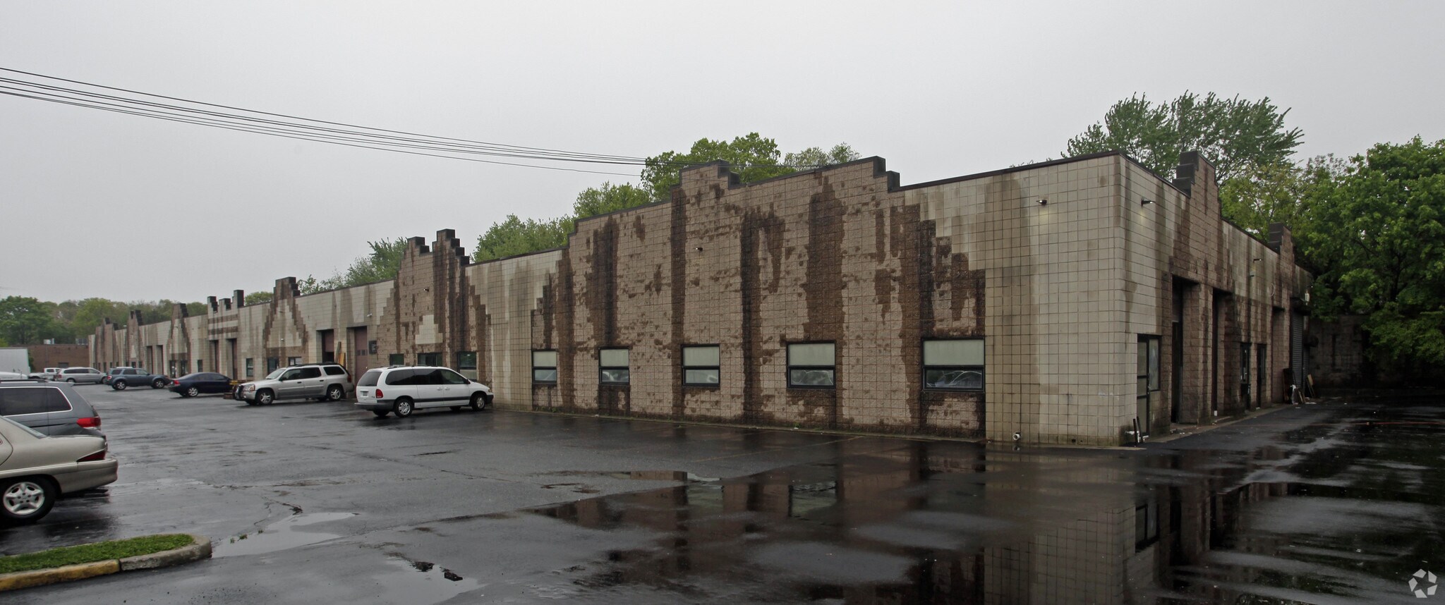 1460 N Clinton Ave, Bay Shore, NY à louer Photo principale- Image 1 de 2