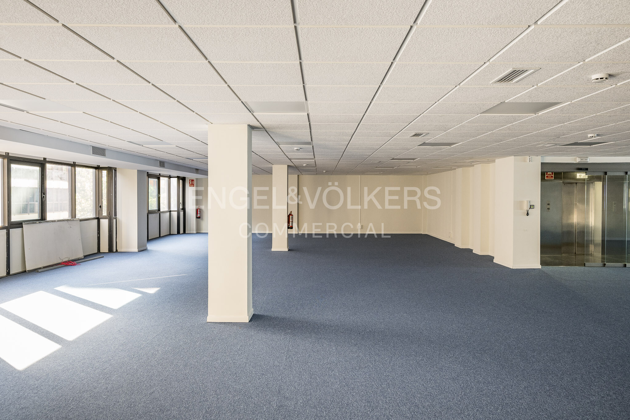 Office in Barcelona, Barcelona for lease Interior Photo- Image 1 of 2