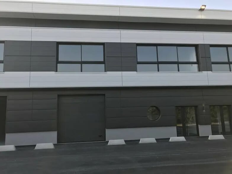 Flex in Les Pavillons-sous-Bois for lease - Building Photo - Image 2 of 2