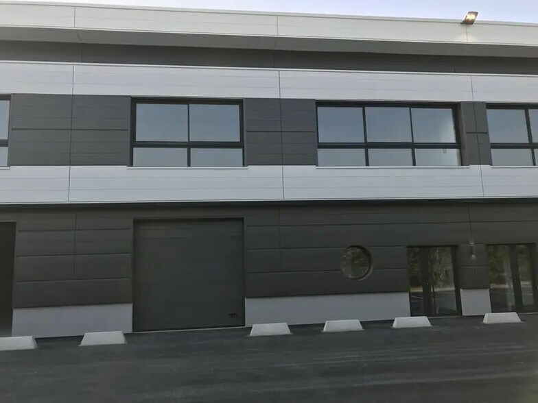 Flex dans Les Pavillons-sous-Bois à louer - Photo du bâtiment - Image 2 de 2