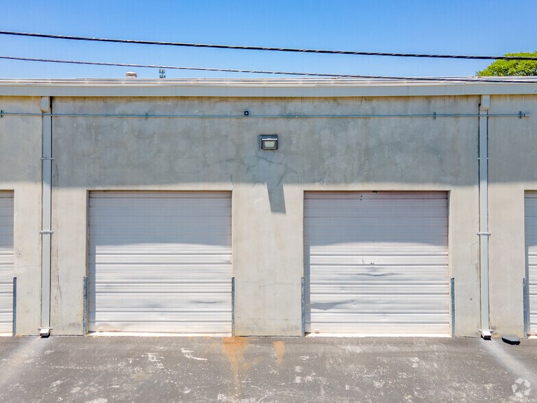 3453 IH-35 N, San Antonio, TX à louer - Photo du bâtiment - Image 3 de 4