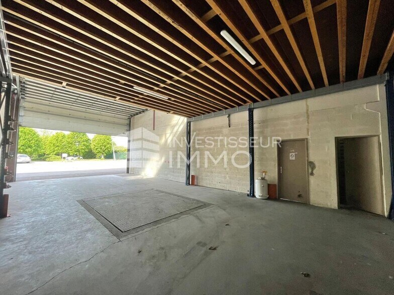 Flex in Moissy-Cramayel for lease - Interior Photo - Image 3 of 10