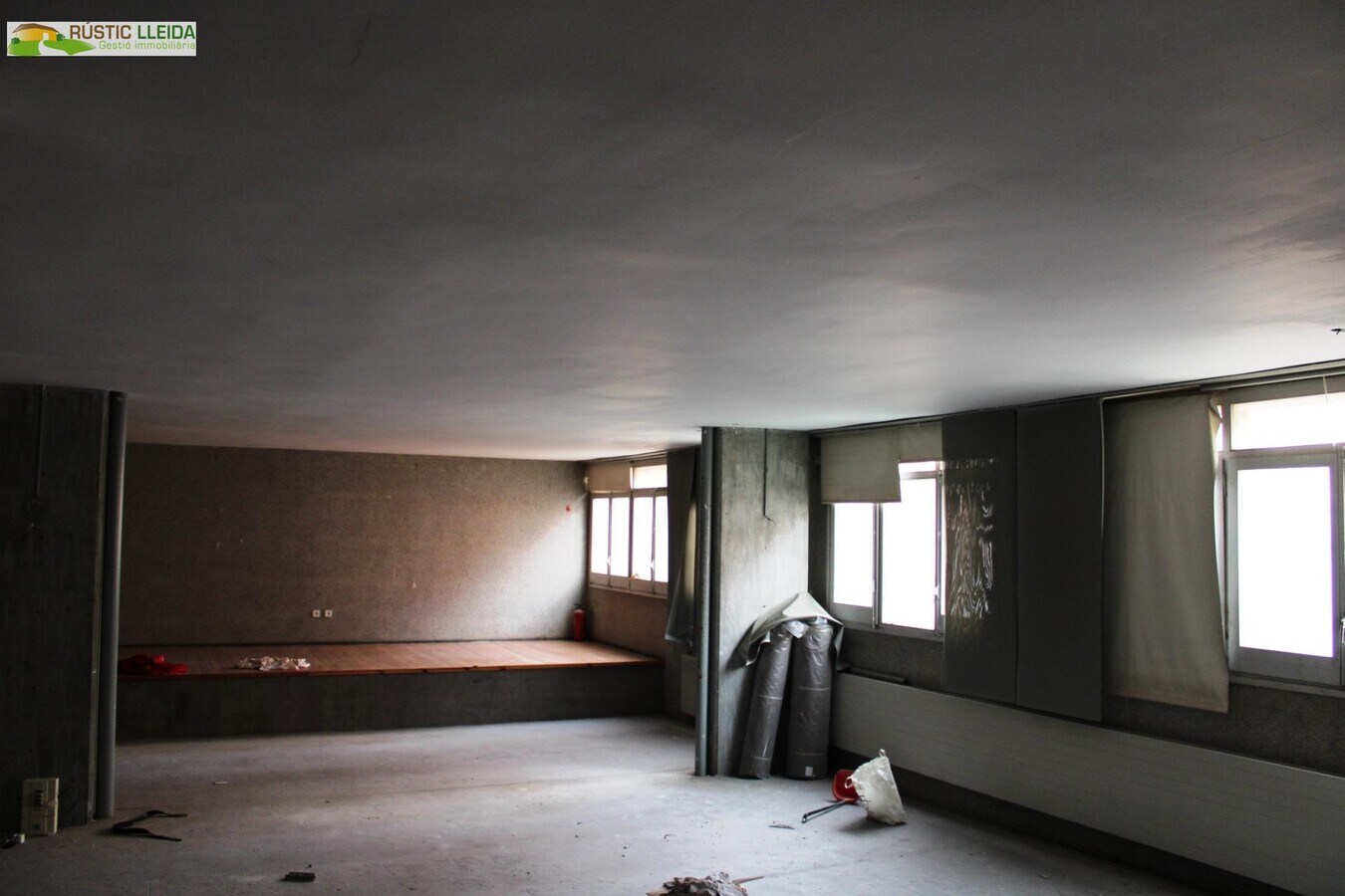 Tàrrega, LER 25300 - Unit - - - Interior Photo - Image 1 of 3