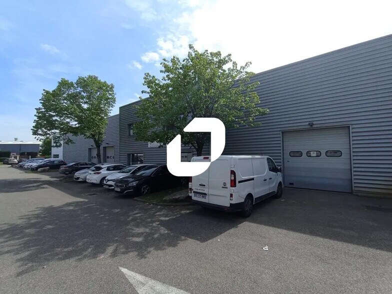 Flex in Décines-Charpieu for lease - Building Photo - Image 2 of 87