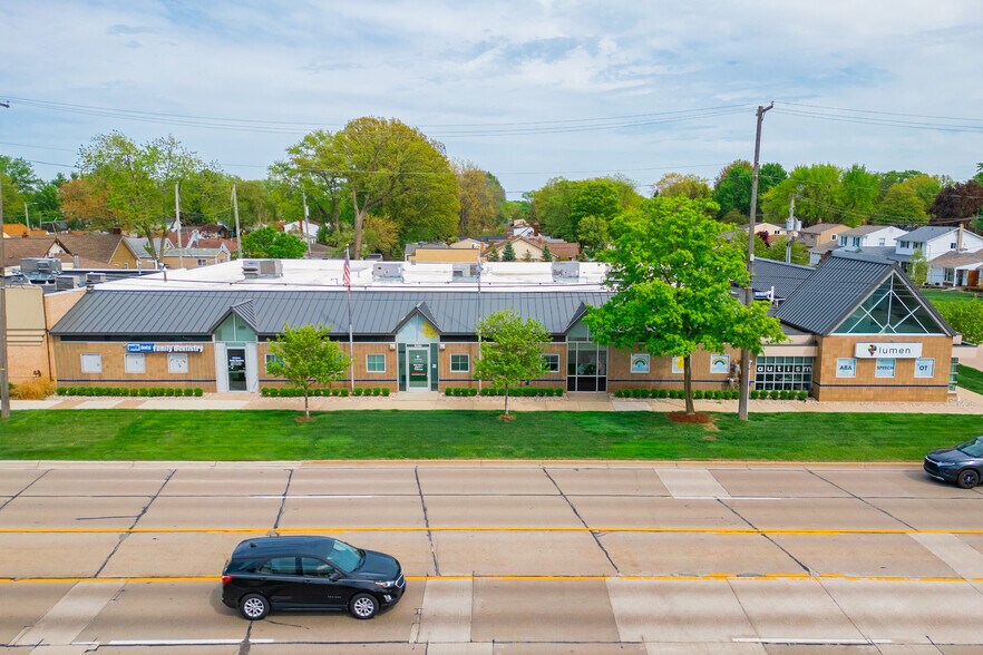 26210 Harper Ave, Saint Clair Shores, MI à vendre - Photo du bâtiment - Image 2 de 13