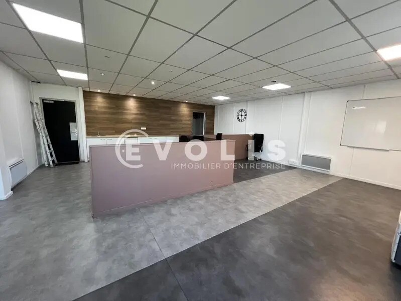 Office in Neuilly-Plaisance for lease Interior Photo- Image 1 of 10