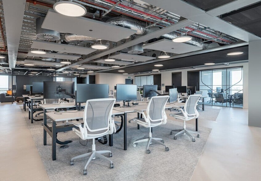 103-105 Bunhill Row, Londres à louer - Photo du bâtiment - Image 2 de 79