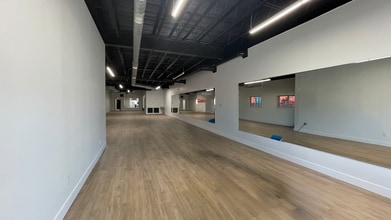 5825 66th St N, Saint Petersburg, FL à louer Photo intérieure- Image 2 de 7