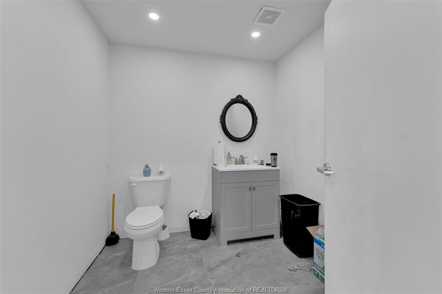 1005 Walker Rd, Windsor, ON à louer - Photo intérieure - Image 3 de 7