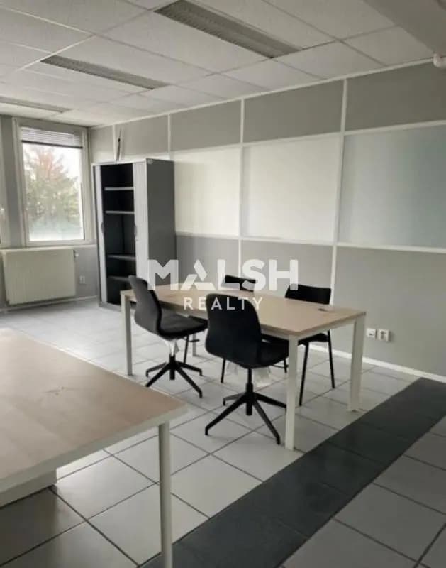 Office in Vénissieux for lease Interior Photo- Image 1 of 9