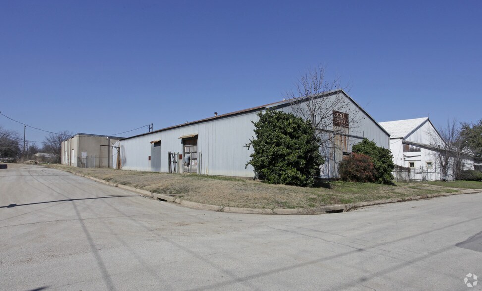 2742 Bryan Ave, Fort Worth, TX à louer - Photo du bâtiment - Image 2 de 6