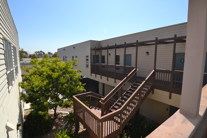 9373 Hazard Way, San Diego, CA for lease - Building Photo - Image 3 of 7