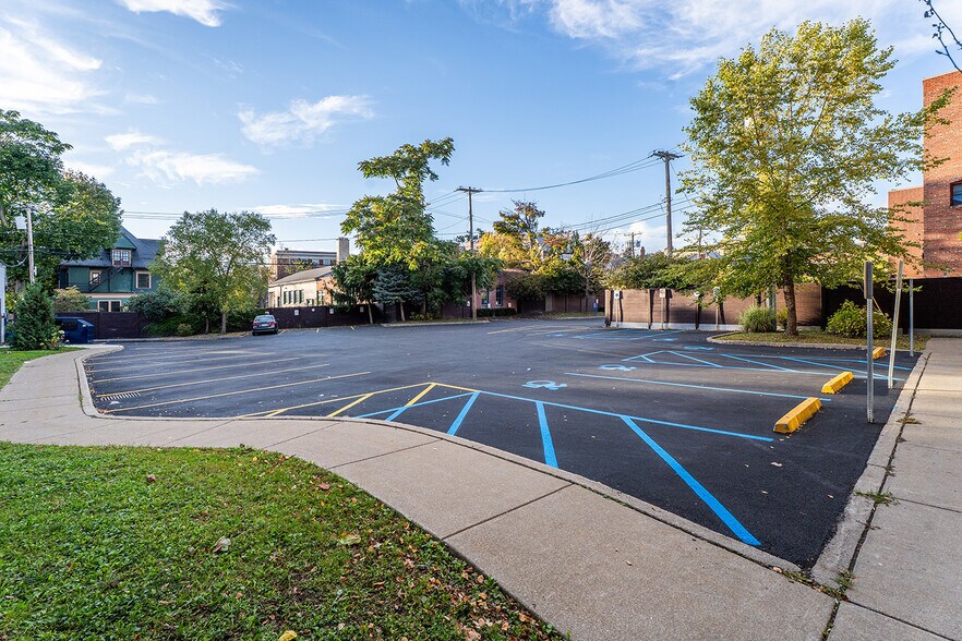 Downtown Buffalo Medical/Office Portfoli portefeuille de 3 propriétés à vendre sur LoopNet.ca - Photo du bâtiment - Image 3 de 81