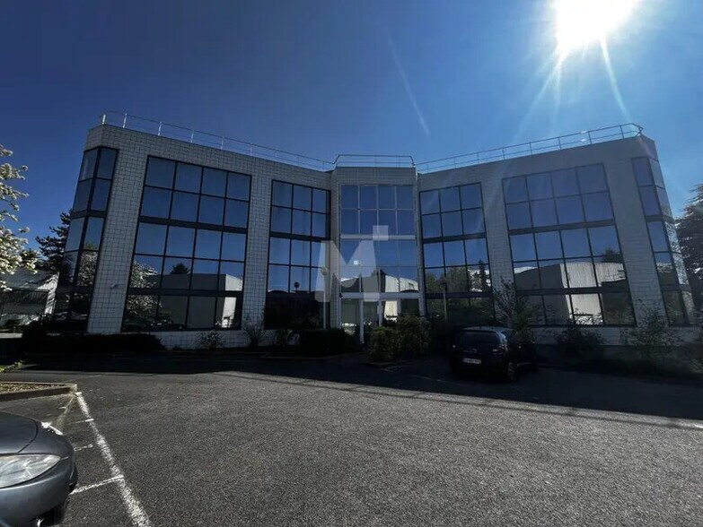 Office in Palaiseau for sale - Building Photo - Image 1 of 12