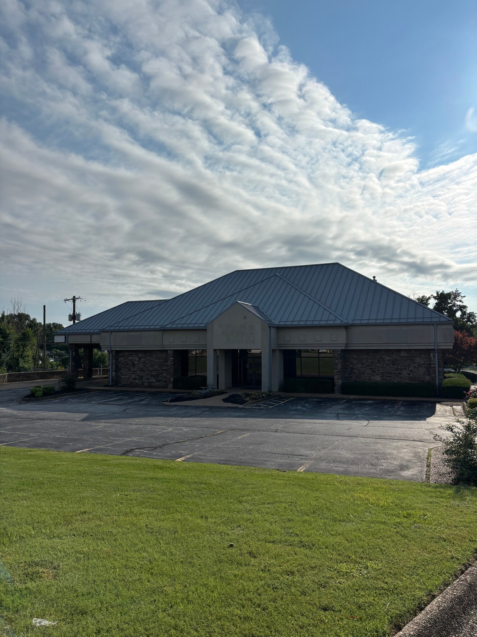 307 N Walton Blvd, Bentonville, AR for lease Primary Photo- Image 1 of 19