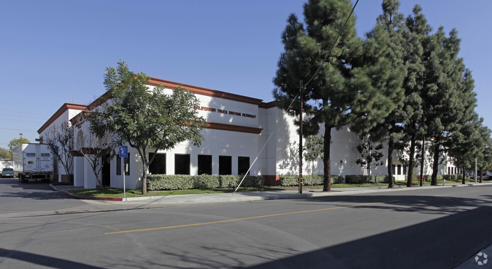 921 Poinsettia St, Santa Ana, CA for sale - Primary Photo - Image 1 of 7