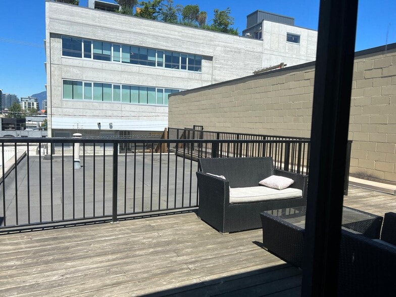 117 6 Th Av W, Vancouver, BC for lease - Building Photo - Image 3 of 13