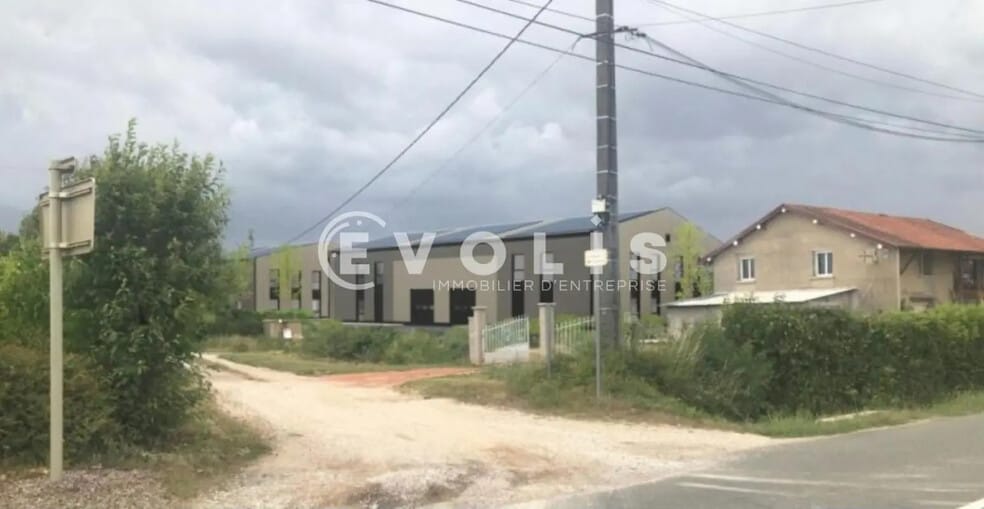 Local d'activités dans Saint-Nizier-le-Désert à vendre - Photo du bâtiment - Image 2 de 9