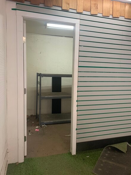 1485 Clyde Ave, West Vancouver, BC for lease - Building Photo - Image 2 of 12