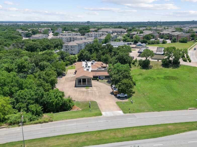 13620 Trinity Blvd, Euless, TX à vendre - Photo du bâtiment - Image 2 de 5