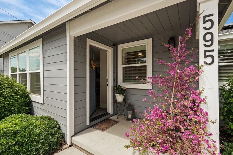 595 E Augusta St, Woodbridge, CA à vendre - Photo du bâtiment - Image 1 de 50