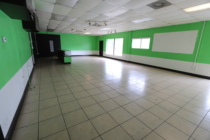 4306 NW 13th St, Gainesville, FL for lease - Interior Photo - Image 3 of 7